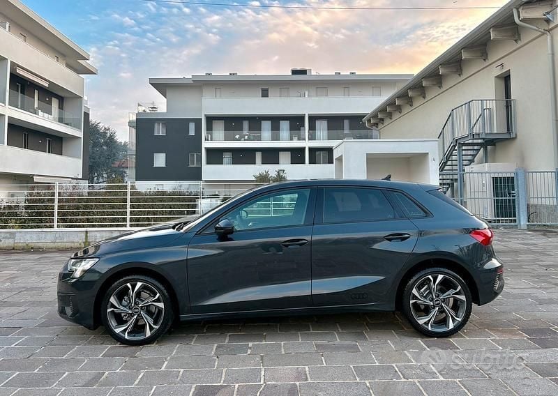 Grigio Usata 2022 Audi A3 S-Line Berlina | 22.500 € (Super prezzo) - Immagine 1/4