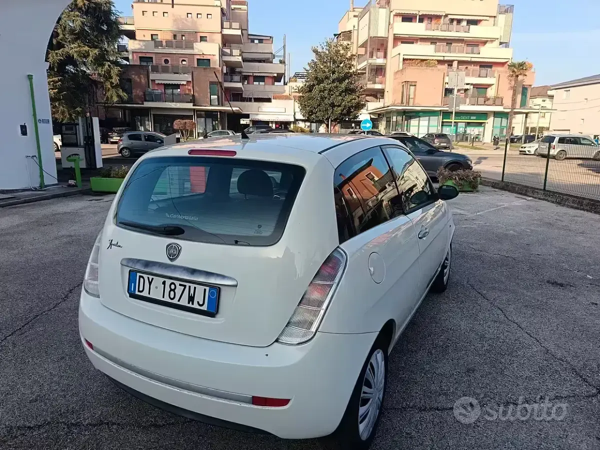 Usata Lancia Ypsilon 77 CV (56 kW) 2009 Bianco Utilitaria