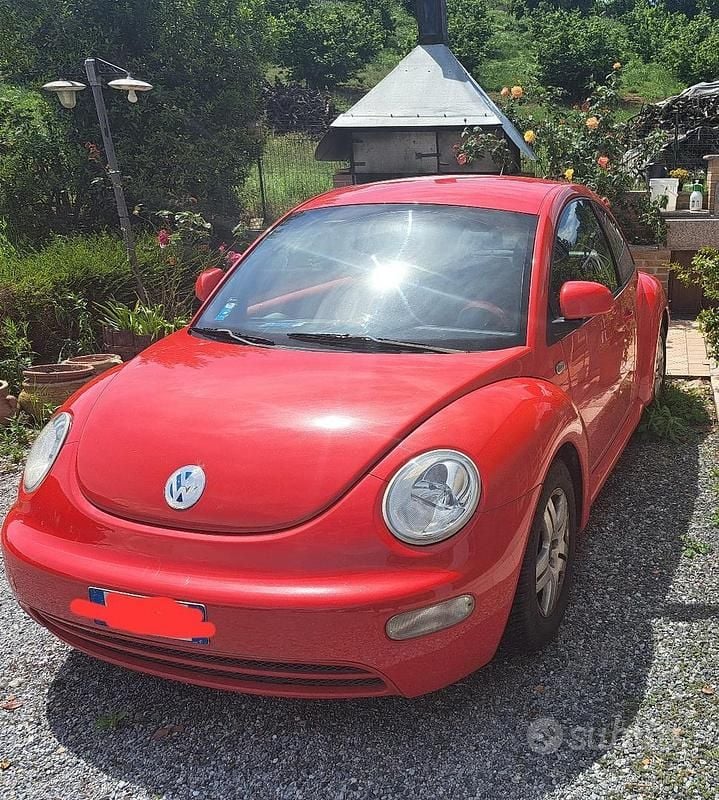 Usata VW New Beetle 90 CV (66 kW) 1999 Rosso Utilitaria