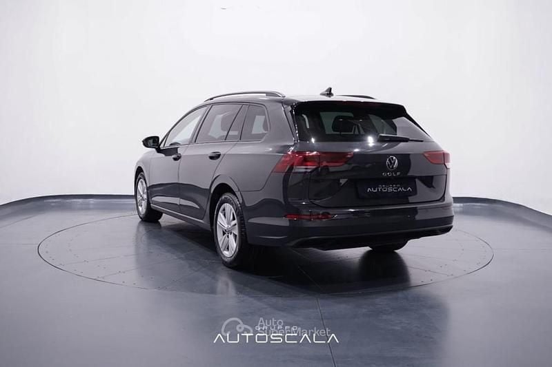 Usata VW Golf VIII Life 131 CV (96 kW) 2022 Grigio urano Station wagon