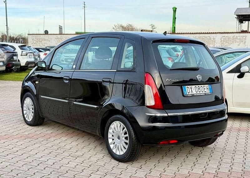 Usata Lancia Musa 95 CV (69 kW) 2009 Nero Monovolume
