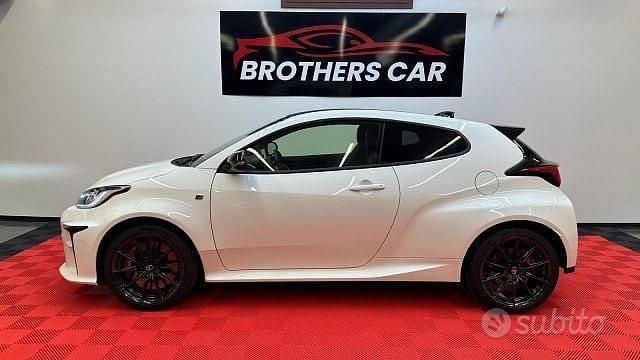 Usata Toyota Yaris 261 CV (191 kW) 2023 Bianco Utilitaria