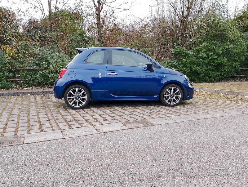 Usata Abarth 595 70th Anniversary 145 CV (106 kW) 2019 Blu Berlina