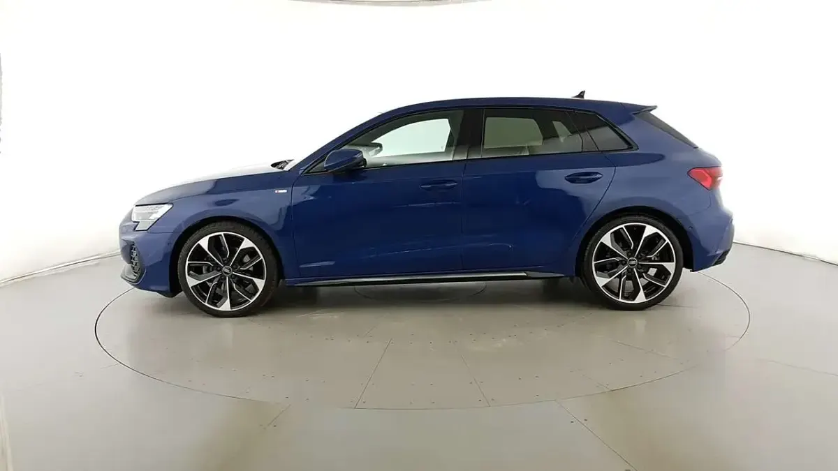 Usata Audi A3 S-Line 150 CV (110 kW) 2025 Blu ascari Berlina