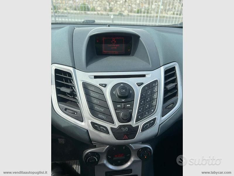 Usata Ford Fiesta Titanium 70 CV (51 kW) 2011 Blu Utilitaria