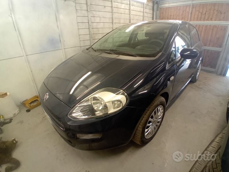 Usata Fiat Punto 60 CV (44 kW) 2017 Blu Utilitaria