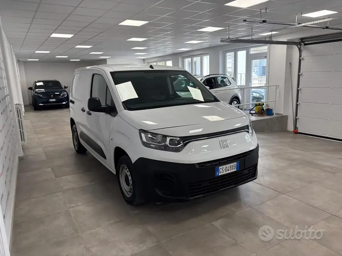 Usata Fiat Doblò 101 CV (74 kW) 2024 Bianco Monovolume