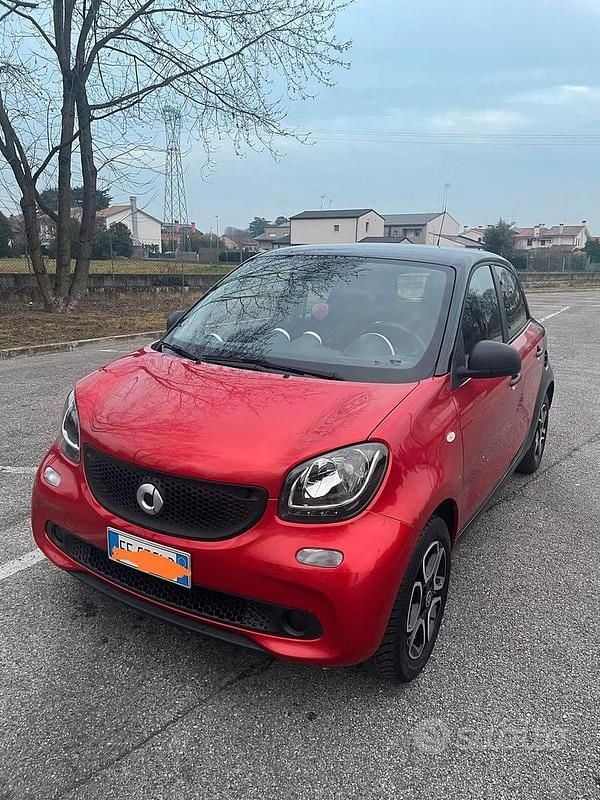Usata Smart ForFour 71 CV (52 kW) 2016 Rosso Utilitaria