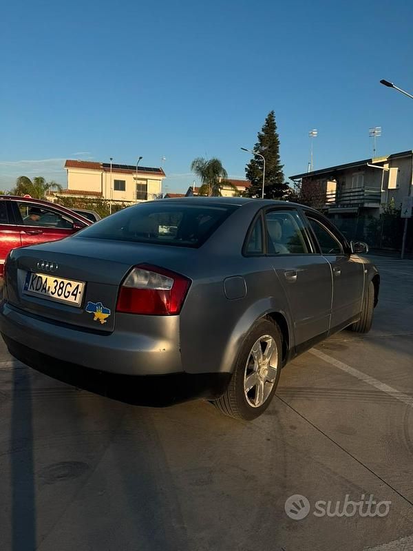 Usata Audi A4 130 CV (95 kW) 2002 Grigio Berlina