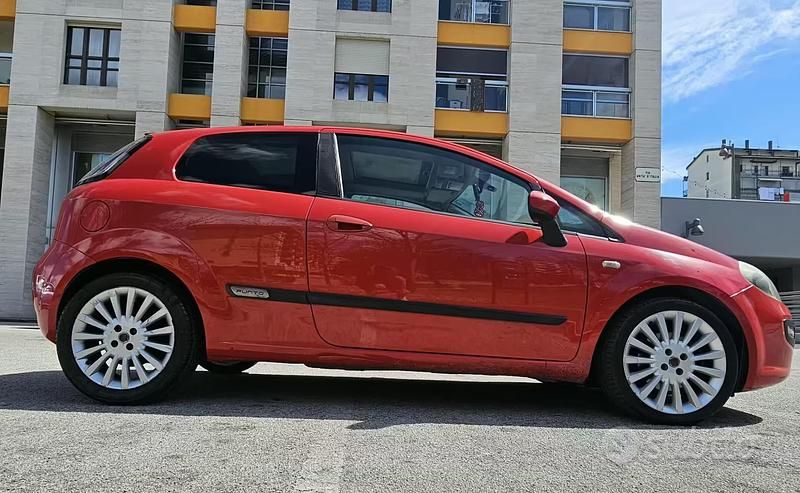 Usata Fiat Punto Evo 95 CV (69 kW) 2009 Rosso Utilitaria