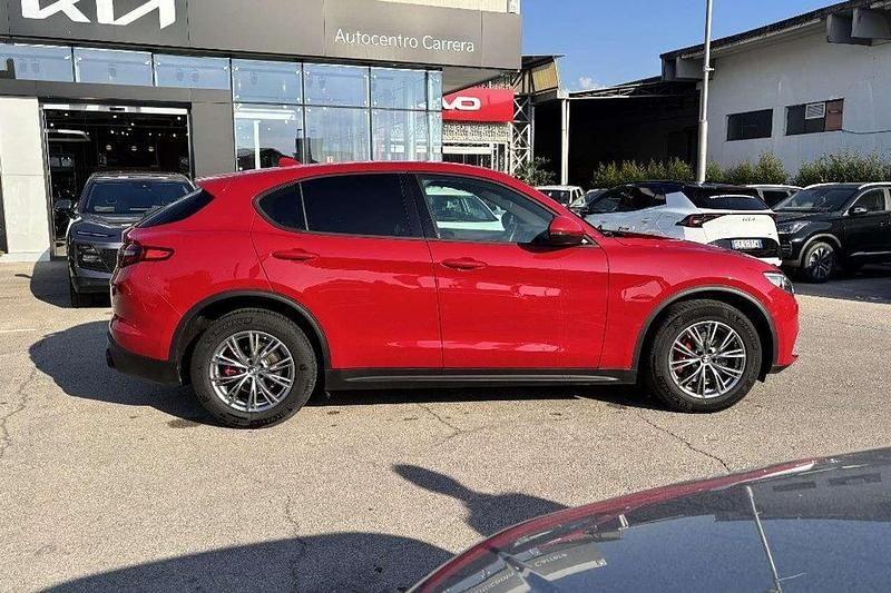 Usata Alfa Romeo Stelvio Business 160 CV (117 kW) 2022 Rosso SUV