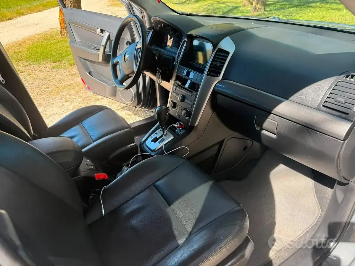 Usata Chevrolet Captiva 150 CV (110 kW) 2010 Grigio SUV