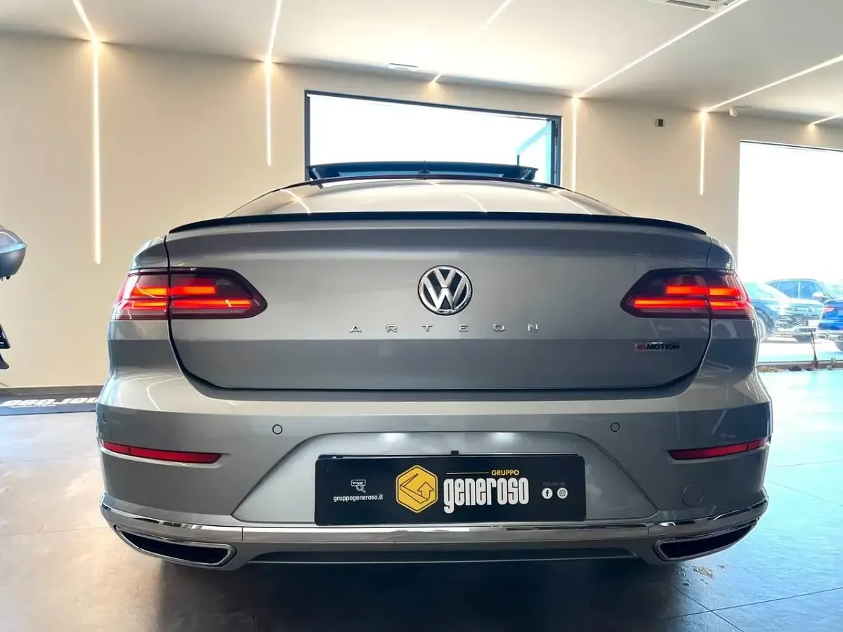 Usata VW Arteon Business 239 CV (175 kW) 2017 Argento Utilitaria
