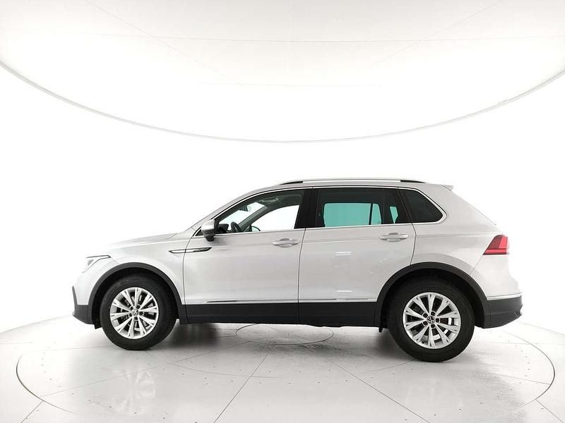 Usata VW Tiguan Life 131 CV (96 kW) 2021 8e reflex silver metallizzato SUV