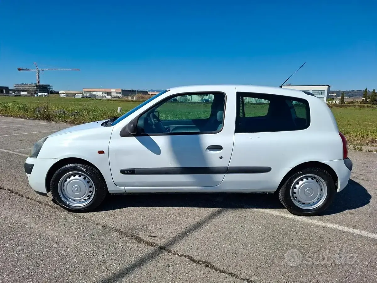 Usata Renault Clio II 65 CV (47 kW) 2002 Bianco Furgone