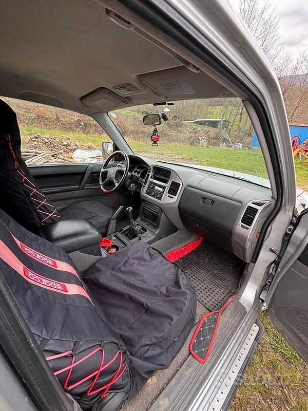 Usata Mitsubishi Pajero 160 CV (117 kW) 2001 Grigio SUV