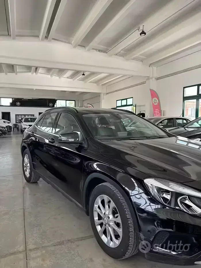 Begagnad Mercedes A180 Executive 122 HK (89 kW) 2015 Svart Sedan