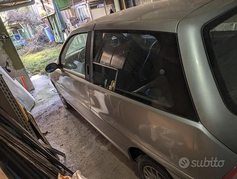 Usata Lancia Ypsilon 60 CV (44 kW) 2001 Grigio Utilitaria