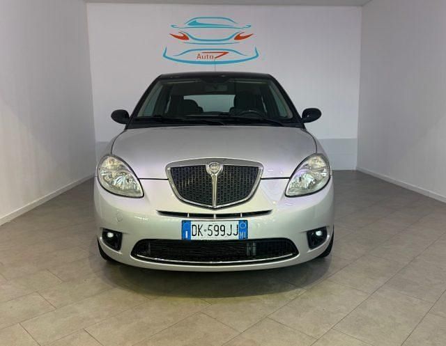 Usata Lancia Ypsilon 90 CV (66 kW) 2007 Argento Utilitaria