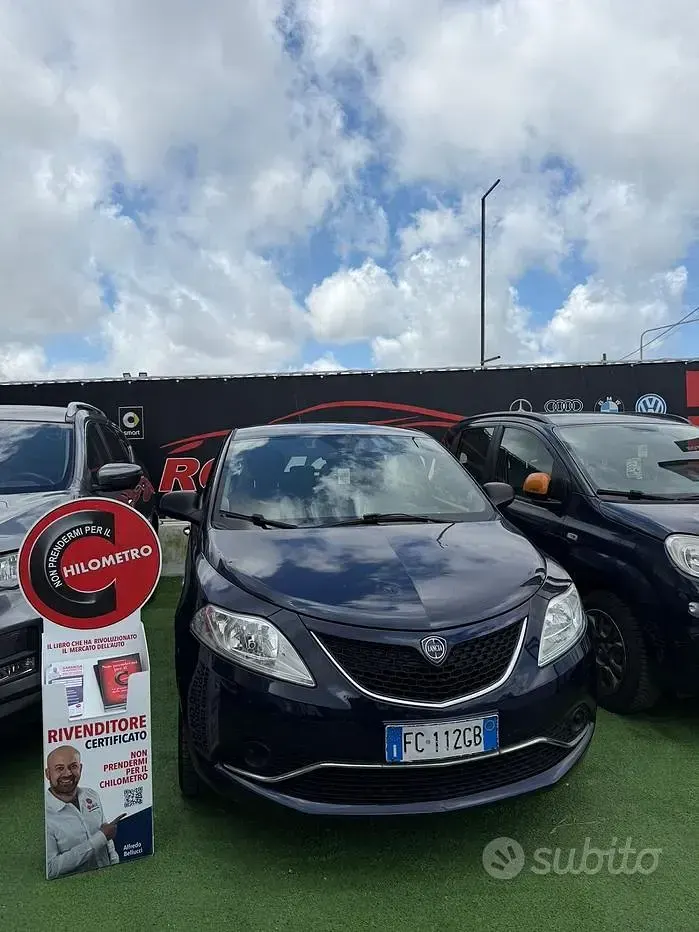 Usata Lancia Ypsilon Gold 69 CV (50 kW) 2016 Blu Utilitaria