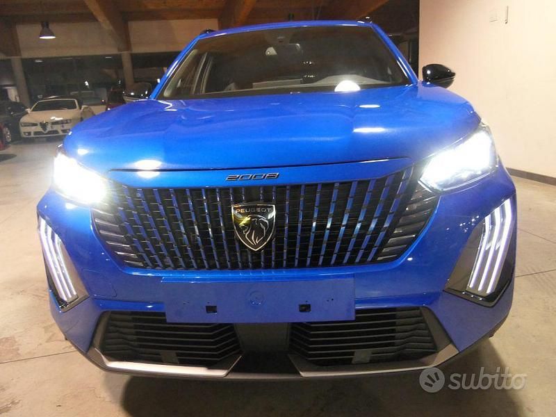Usata Peugeot 2008 Allure 102 CV (75 kW) 2024 Blu SUV