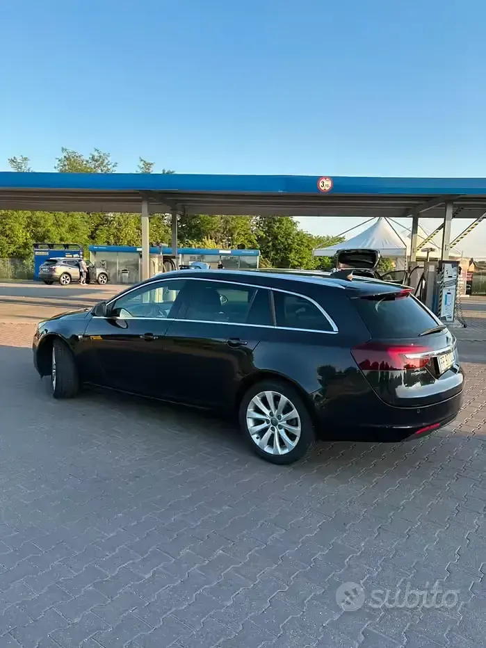 Usata Opel Insignia Cosmo 140 CV (102 kW) 2016 Nero Station wagon