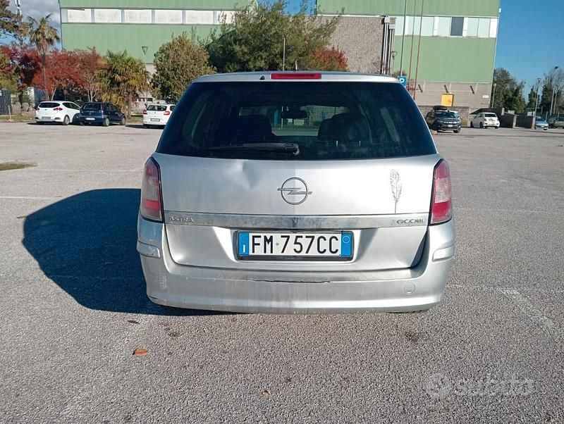 Usata Opel Astra 110 CV (80 kW) 2010 Grigio Station wagon