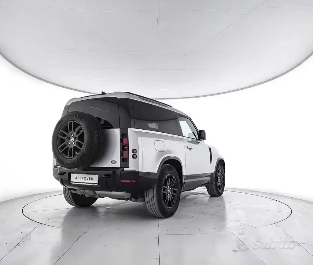 Usata Land Rover Defender SE Dynamic 250 CV (183 kW) 2021 Argento SUV
