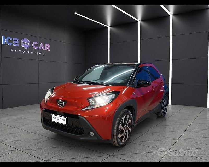 Usata Toyota Aygo X Trend 72 CV (52 kW) 2025 Rosso SUV