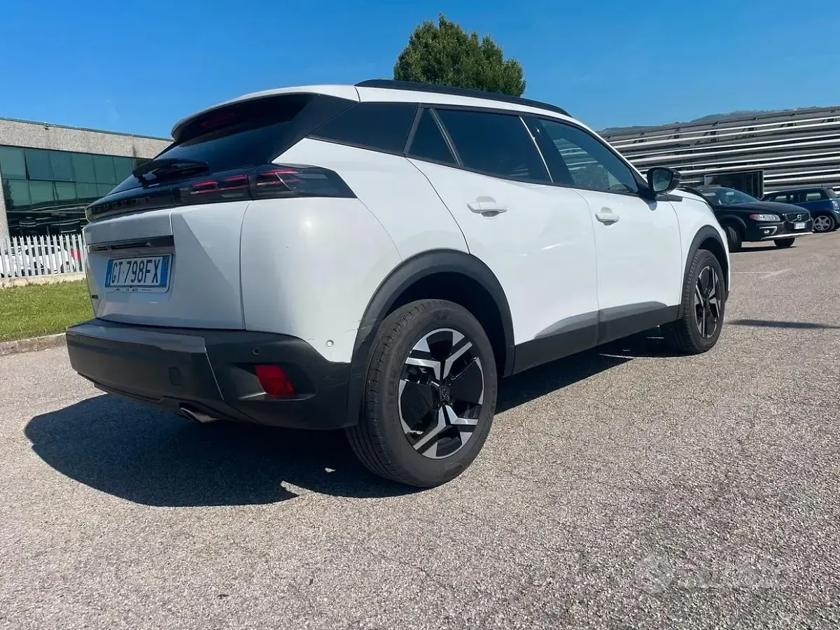Usata Peugeot 2008 Allure 130 CV (95 kW) 2024 Bianco SUV