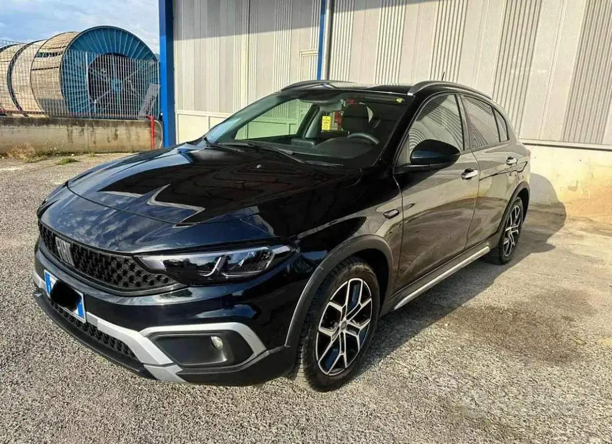 Usata Fiat Tipo Cross 131 CV (96 kW) 2022 Nero Station wagon