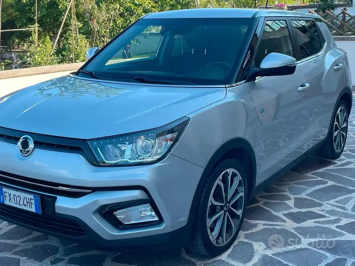 Usata SsangYong Tivoli 116 CV (85 kW) 2019 Grigio SUV
