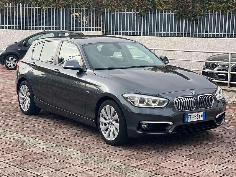 Usata BMW 118 150 CV (110 kW) 2016 Grigio Utilitaria