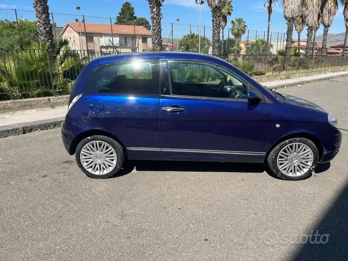 Usata Lancia Ypsilon 75 CV (55 kW) 2008 Blu Utilitaria