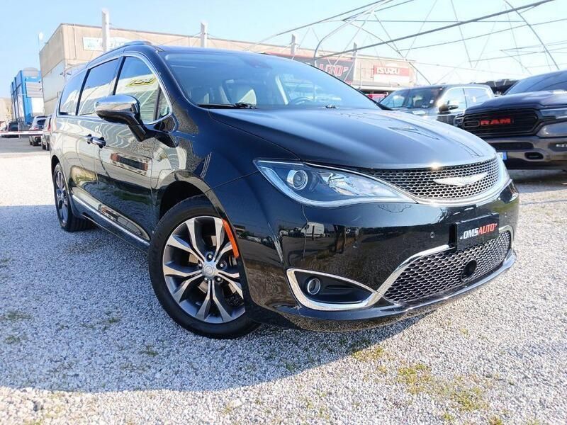Nero Usata 2018 Chrysler Pacifica Limited SUV | 29.900 € - Immagine 1/4
