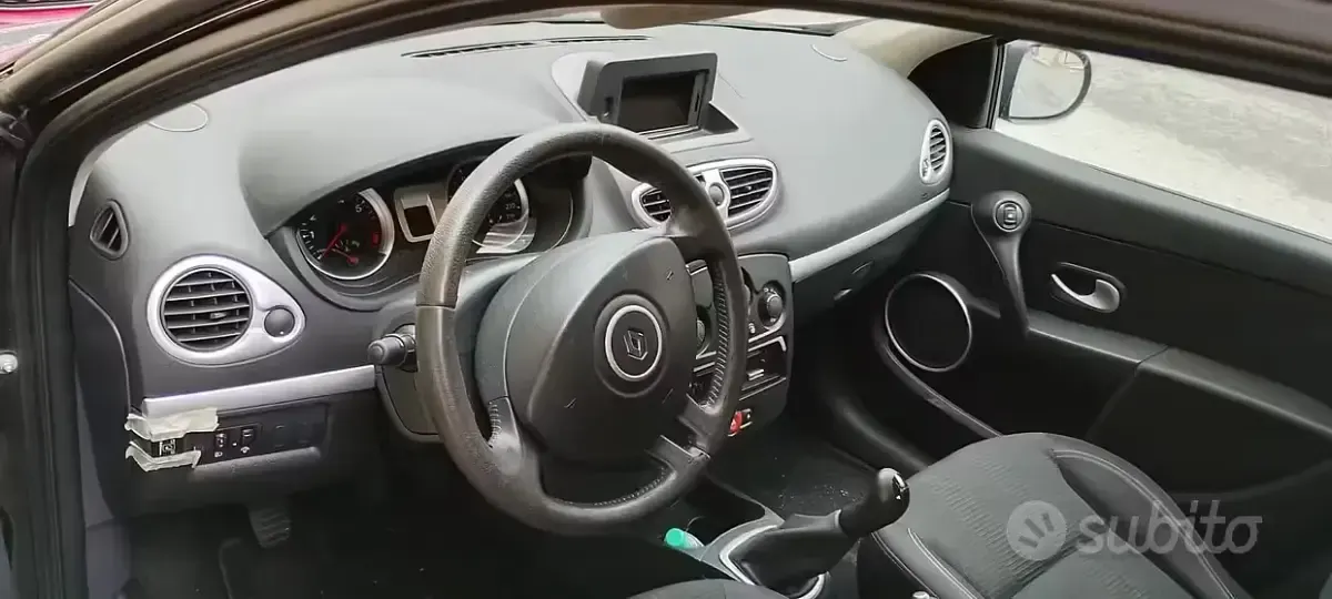 Usata Renault Clio II 75 CV (55 kW) 2010 Nero Berlina