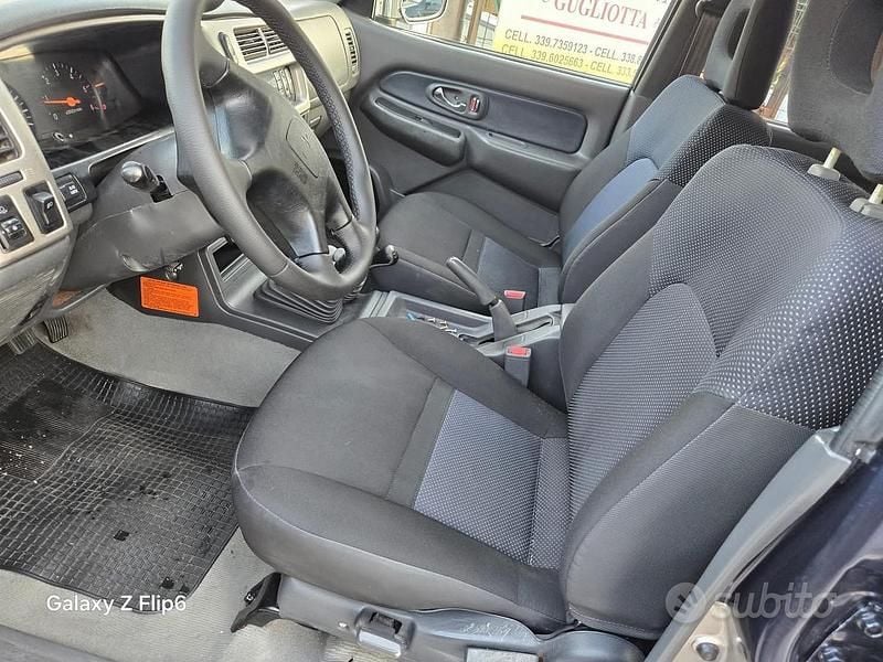 Usata Mitsubishi L200 115 CV (84 kW) 2006 Nero Pick-up