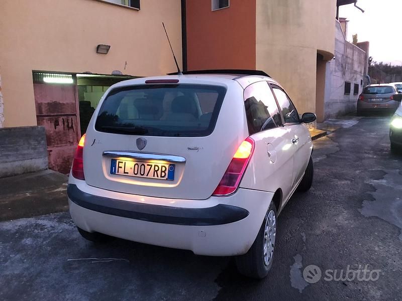 Usata Lancia Ypsilon 70 CV (51 kW) 2004 Utilitaria