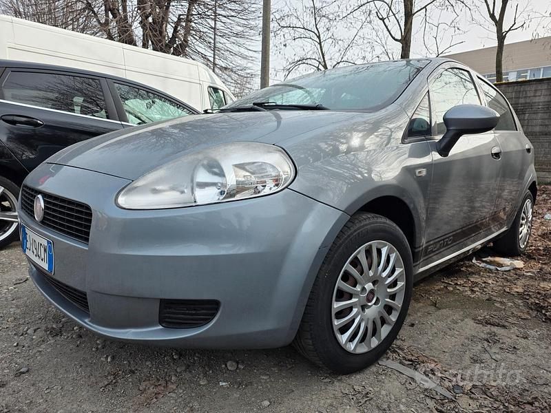 Usata Fiat Grande Punto 75 CV (55 kW) 2011 Grigio Utilitaria