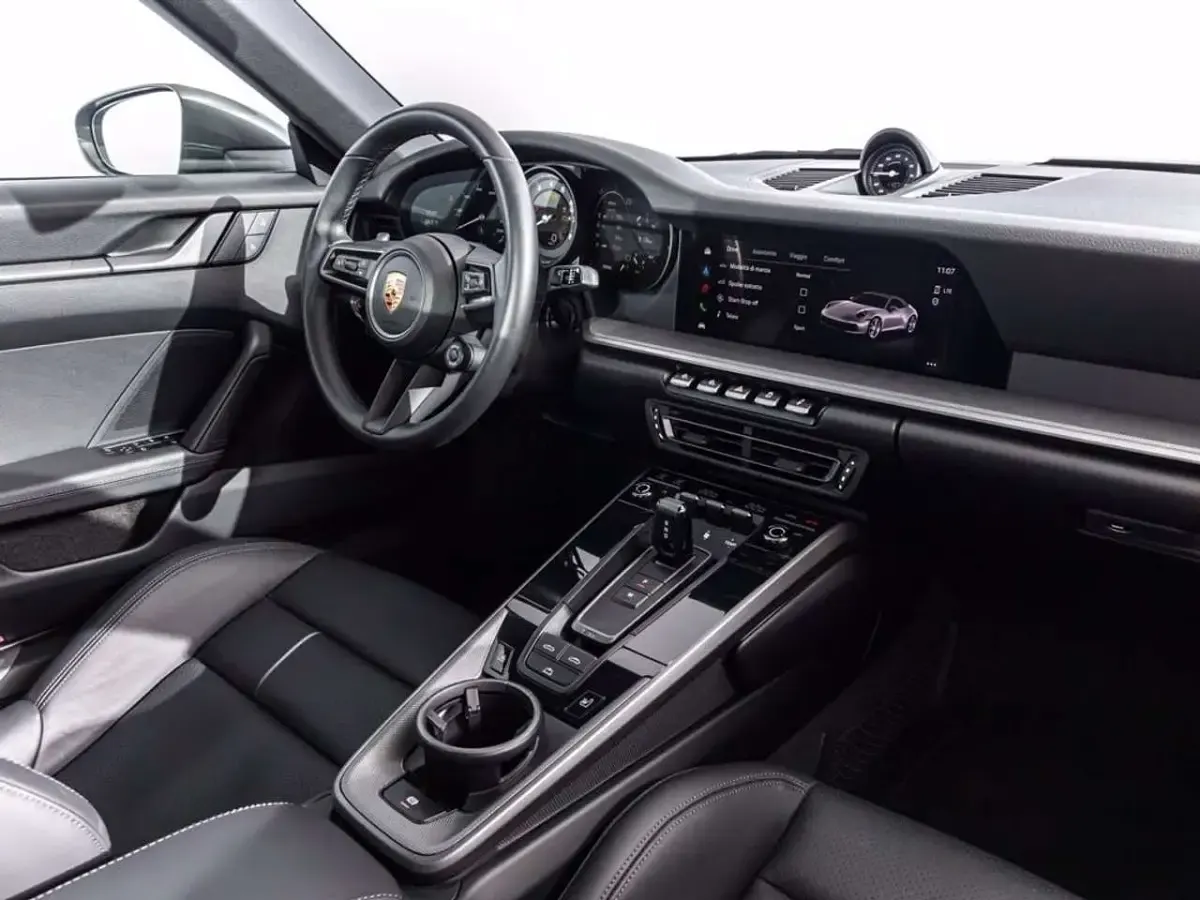 Usata Porsche 911 Carrera Cabriolet 385 CV (283 kW) 2023 Grigio agata Cabrio