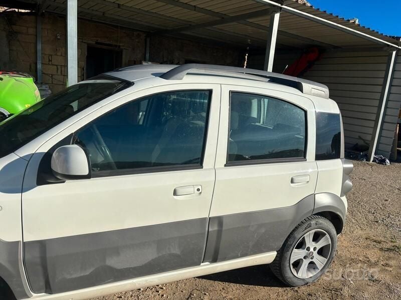 Usata Fiat Panda 4x4 69 CV (50 kW) 2011 Bianco Utilitaria
