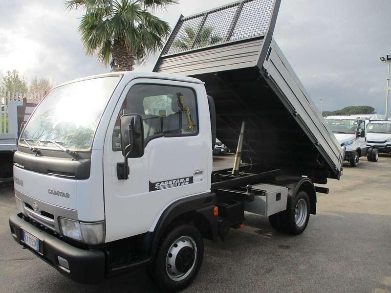 Usata Nissan Cabstar 120 CV (88 kW) 2003 Bianco Pick-up