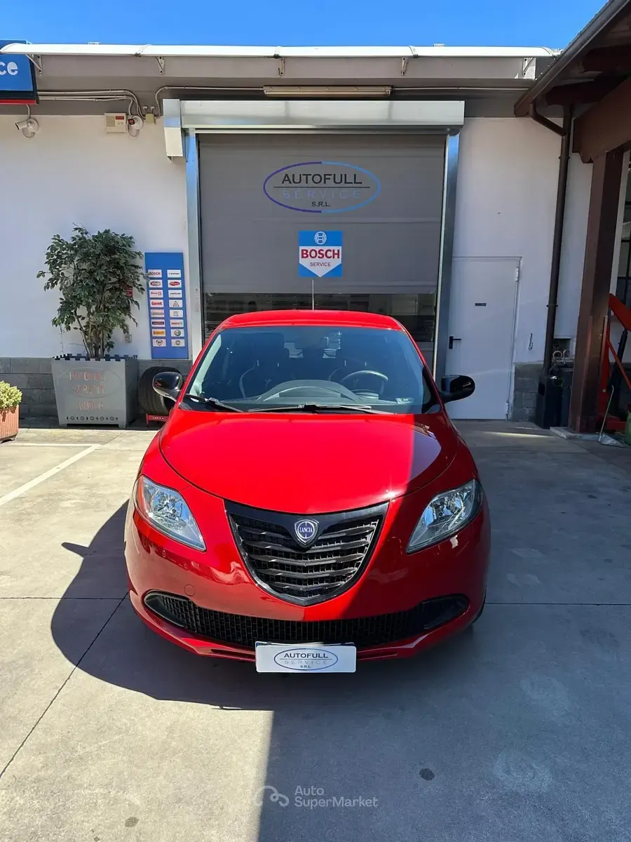 Usata Lancia Ypsilon 69 CV (50 kW) 2015 Rosso Utilitaria