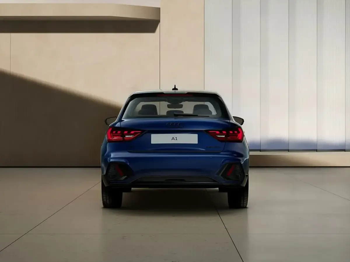 Nuova Audi A1 Comfort 2026 Blu navarra metallizzato nero mito metal SUV