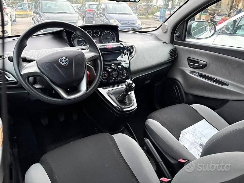 Usata Lancia Ypsilon Silver 69 CV (50 kW) 2014 Bianco Utilitaria