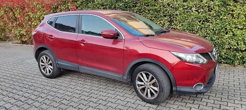 Usata Nissan Qashqai Acenta 115 CV (84 kW) 2014 Rosso SUV