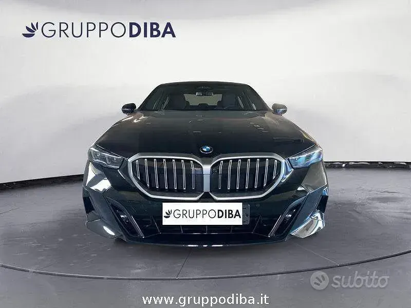 Nouvelle BMW 520 Efficient Dynamics 197 ch (144 kW) 2026 Noir Berline