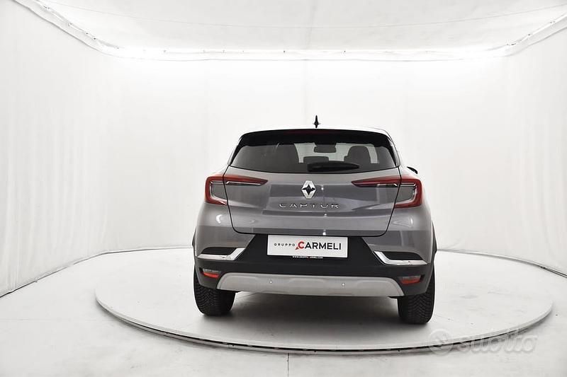 Usata Renault Captur Techno 91 CV (66 kW) 2024 Gris kng + noir gne SUV