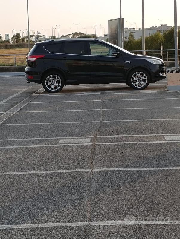 Usata Ford Kuga Titanium 140 CV (102 kW) 2013 Nero SUV