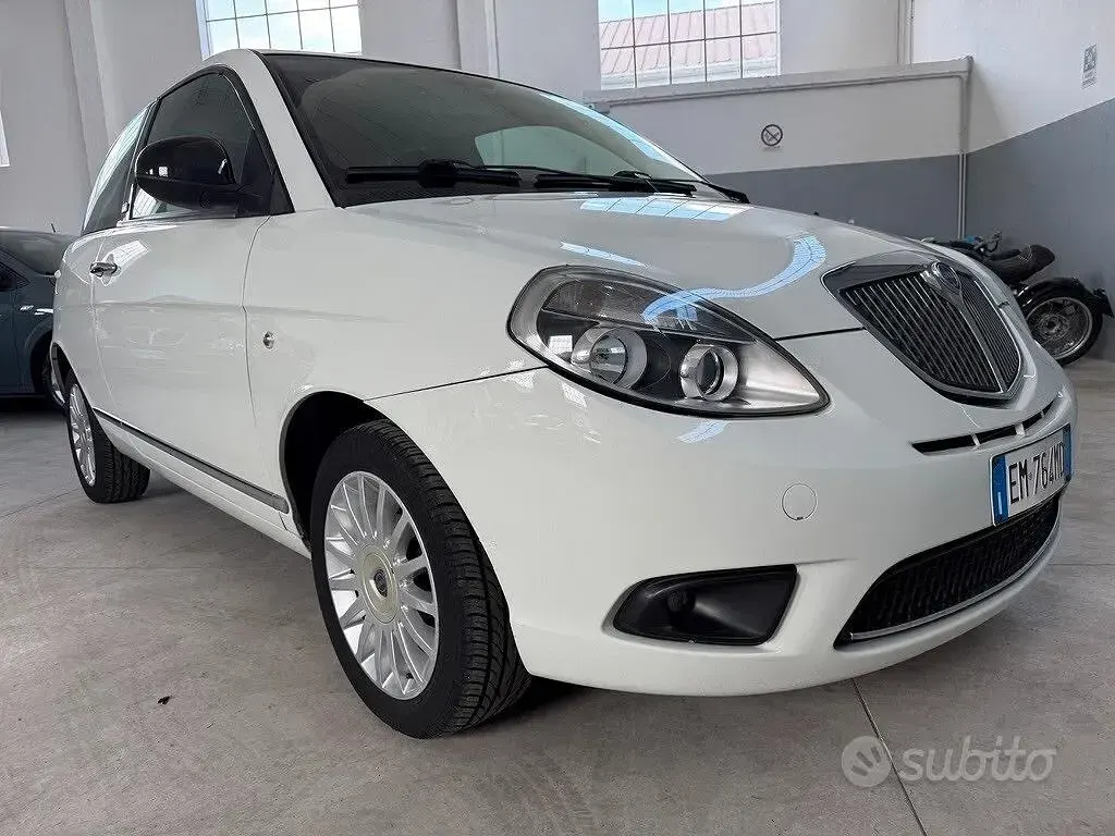 Usata Lancia Ypsilon 69 CV (50 kW) 2012 Bianco Utilitaria